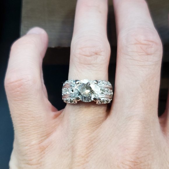 Jewelry - Size 7 Sterling Silver Heavily Worn Cubic Zirconia Cocktail Ring